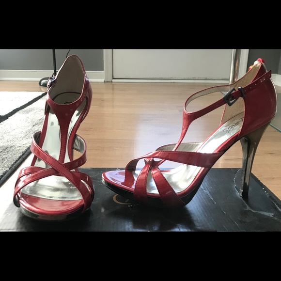 Gracious Red Patent Leather Carlos Santana heels - Picture 4 of 5
